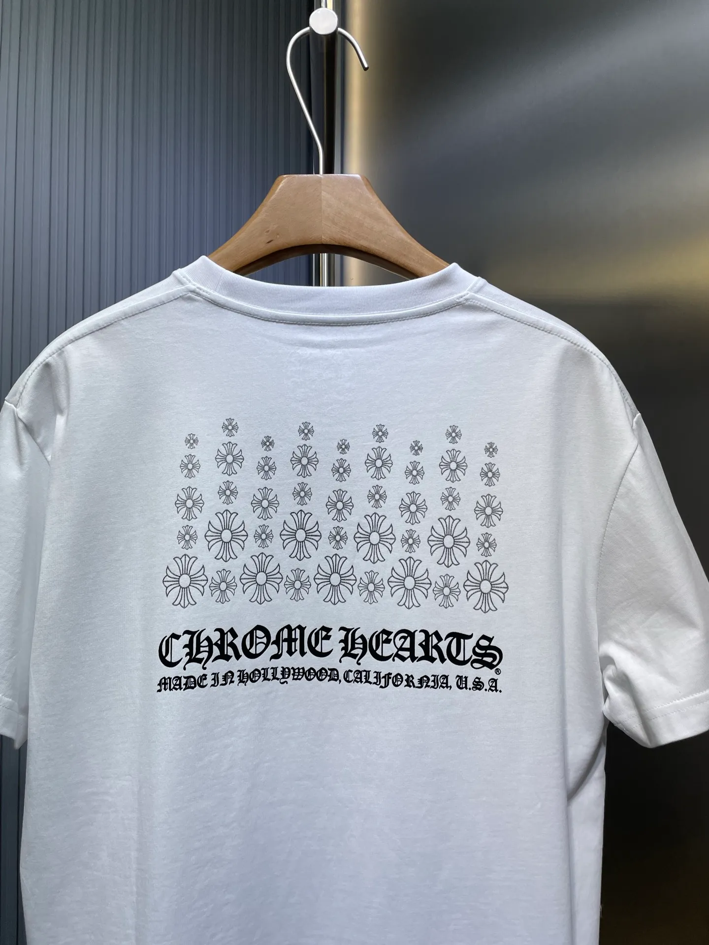 🅿️280 CH🌟【Top original order】Gypsophila cross short sleeves. Process description: The fabric is made of 26-woven 200g cotton, and the printing is made of special imported slurry. The overall alignment is straight and delicate, the fabric is comfortable and soft, and the color is consistent without color difference. It can be matched with the same style to create a fashionable look, control various occasions, customized accessories, complete three standards, the same style for men and women! ⚠️size:sml